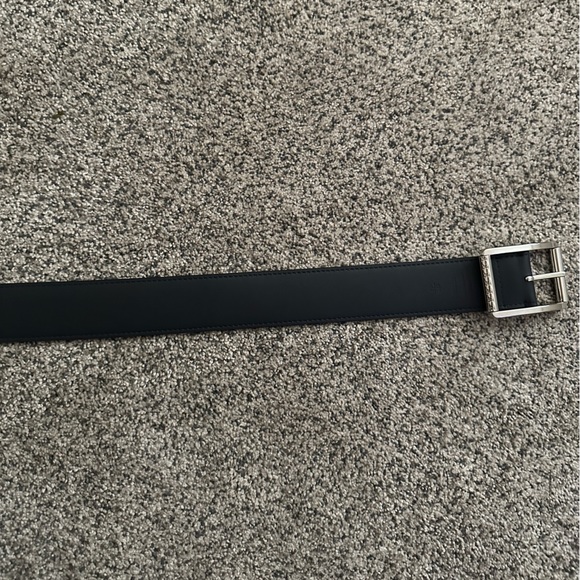 Reversible Louis Vuitton Belt - Picture 5 of 7